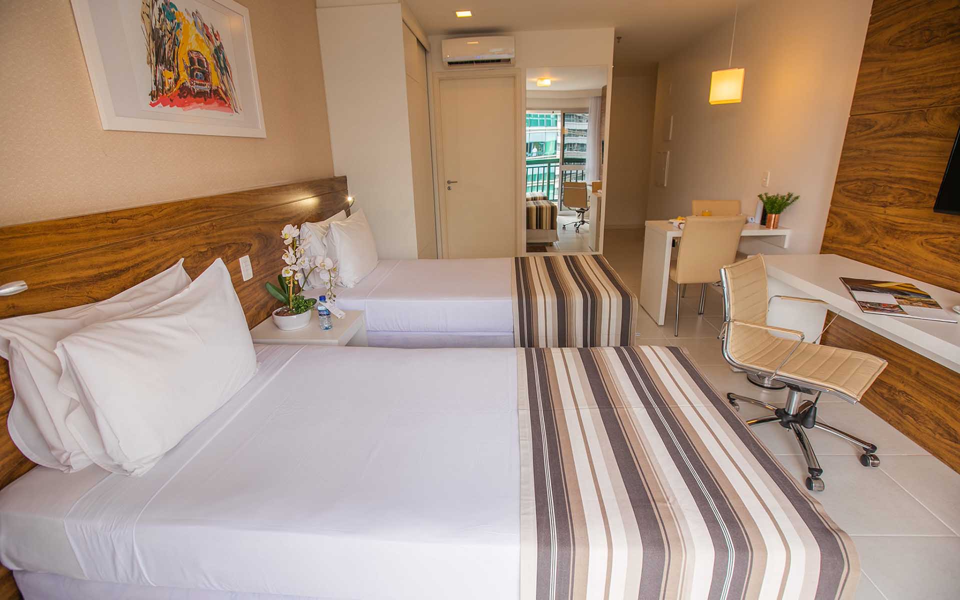 quarto com duas camas de solteiro do vision hplus express hotel em brasilia