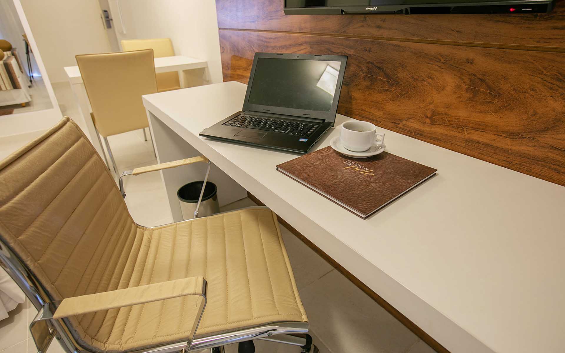 quarto com duas camas de solteiro do vision hplus express hotel em brasilia