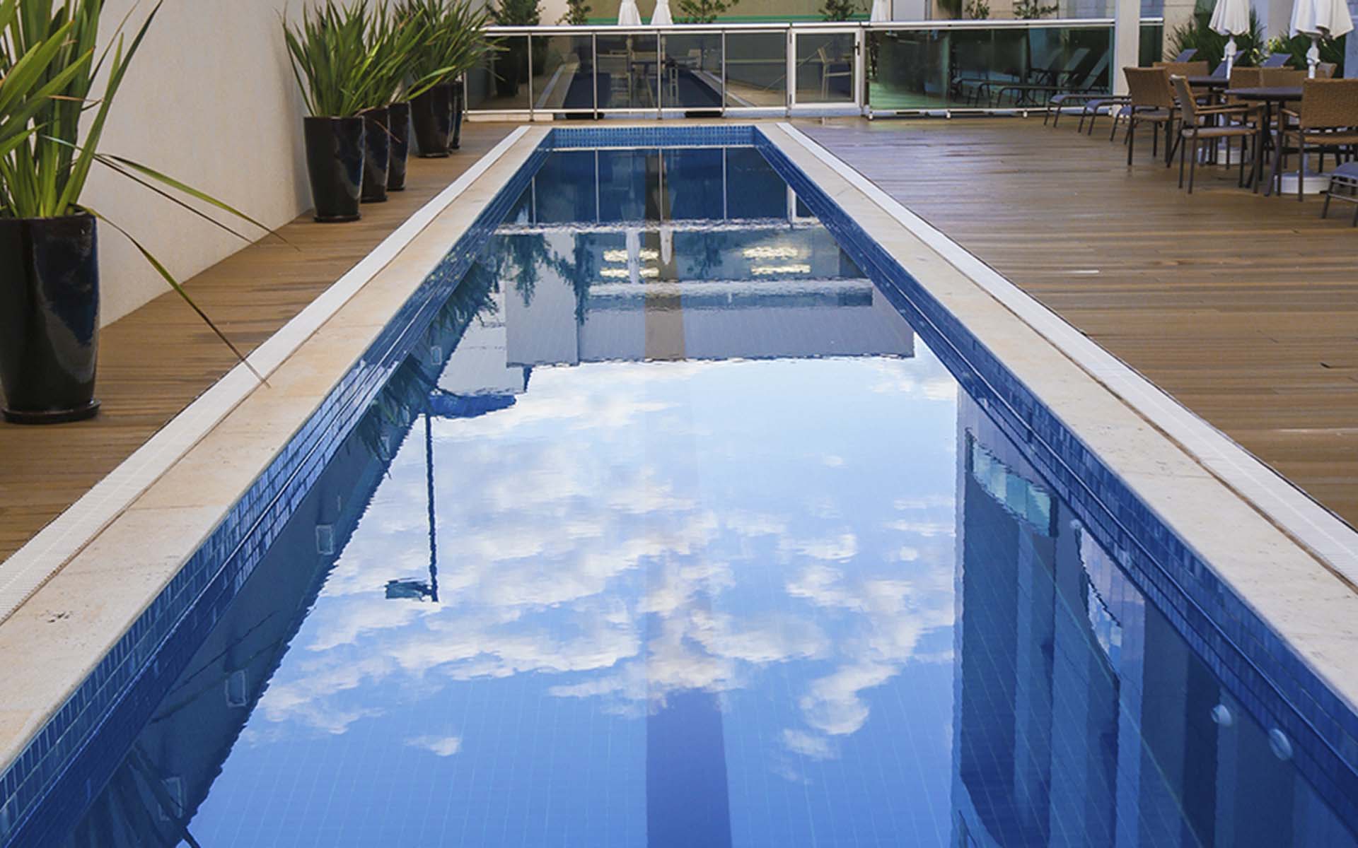 piscina do apart hotel flat em brasilia vista park sul hplus long stay