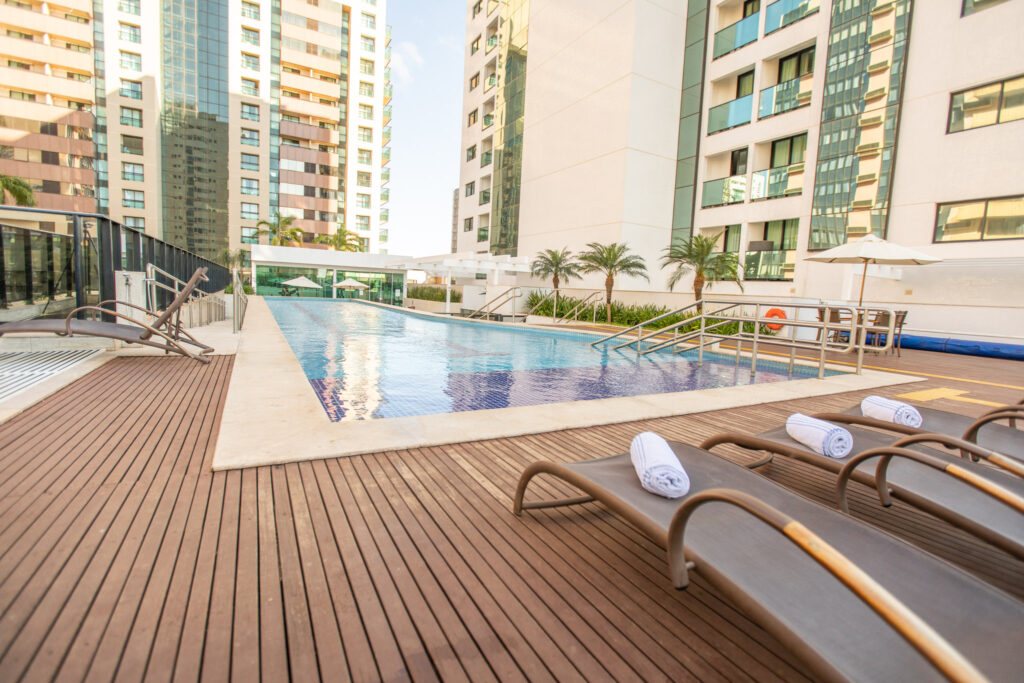 dicas-para-aproveitar-ao-maximo-a-sua-estadia-em-um-hotel-hplus-piscina
