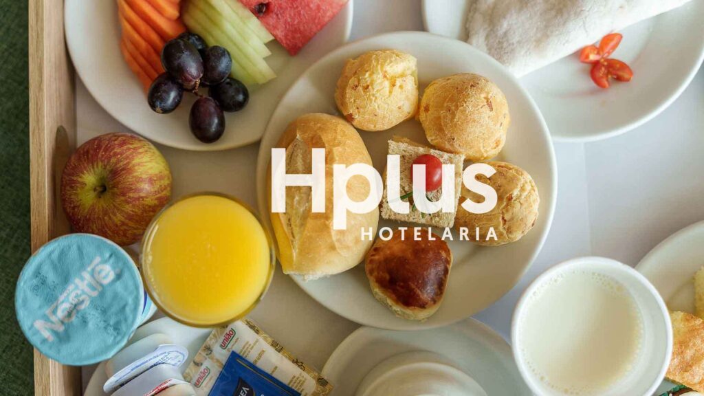 café da manhã do hotel em Brasília Hplus Athos Bulcão