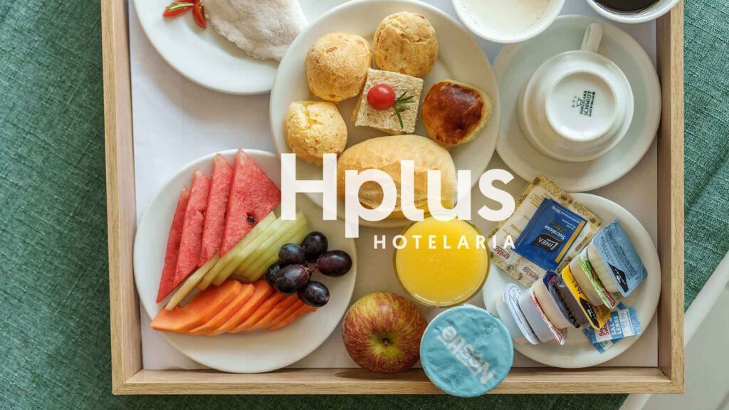 café da manhã do hotel em Brasília Hplus Athos Bulcão