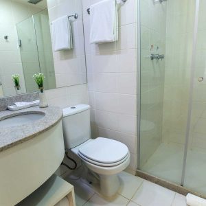 banheiro-quarto-superior-hotel-fusion-hplus-em-brasilia