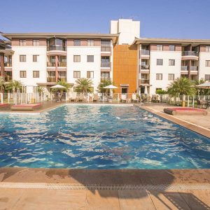 piscina do apart hotel flat em brasilia life resort hplus long stay