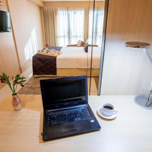 quarto superior com cama de casal hotel cullinan hplus brasilia