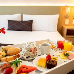quarto superior com cama de casal hotel cullinan hplus brasilia