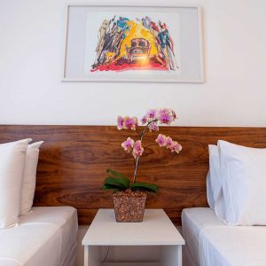 quarto com duas camas de colteiro do hotel fusion hplus em brasilia