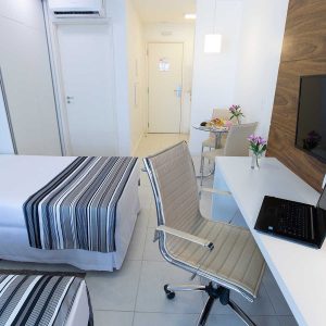 quarto com duas camas de colteiro do hotel fusion hplus em brasilia