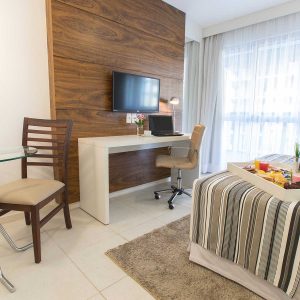 quarto com cama de casal do hotel fusion hplus em brasilia