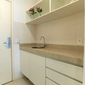 quarto com cama de casal do hotel fusion hplus em brasilia